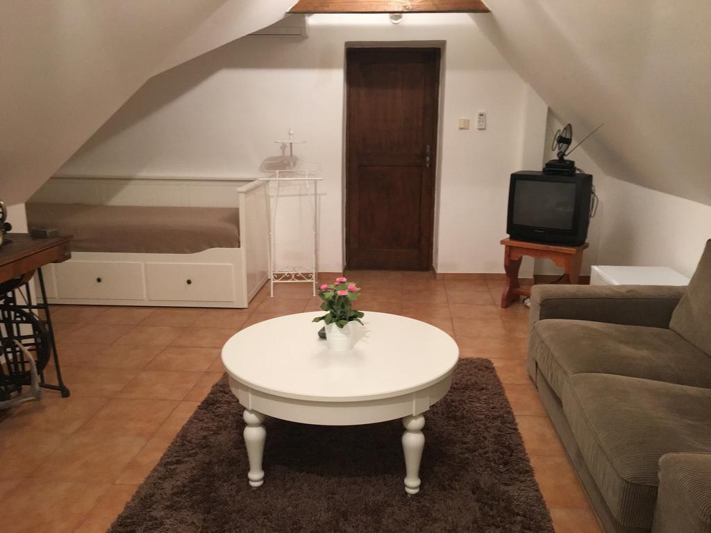 Habansky Dum Hotell Dolni Vestonice Exteriör bild