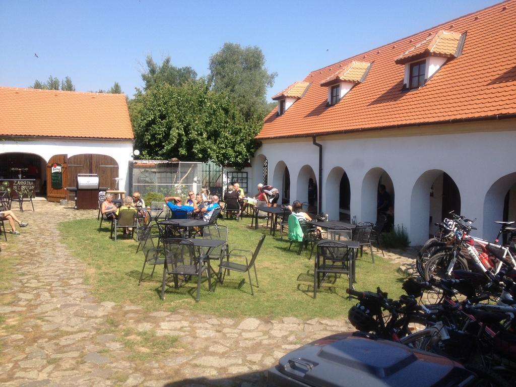 Habansky Dum Hotell Dolni Vestonice Exteriör bild