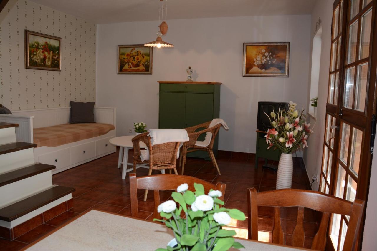 Habansky Dum Hotell Dolni Vestonice Exteriör bild