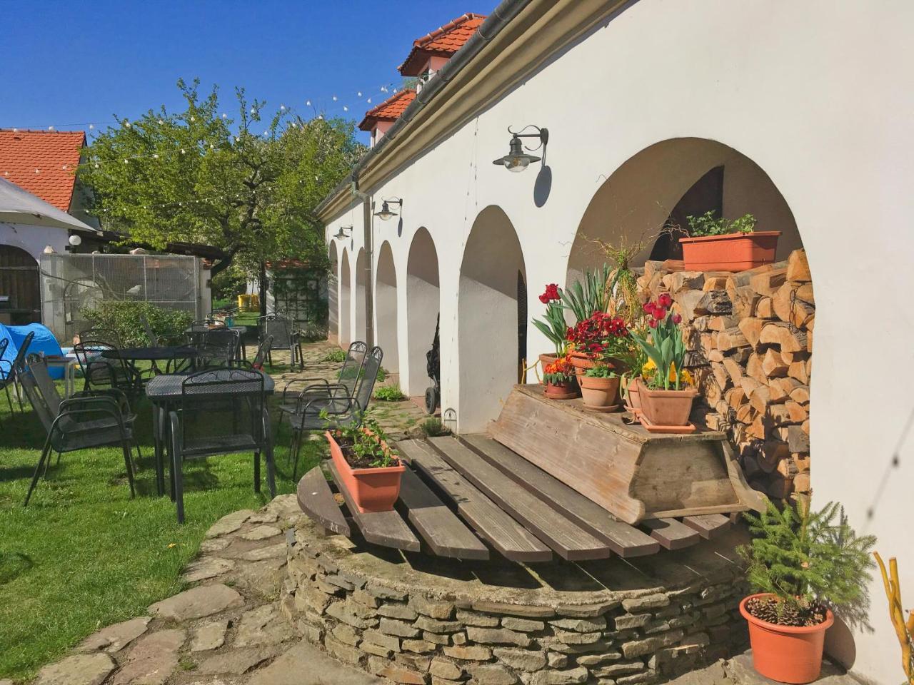 Habansky Dum Hotell Dolni Vestonice Exteriör bild