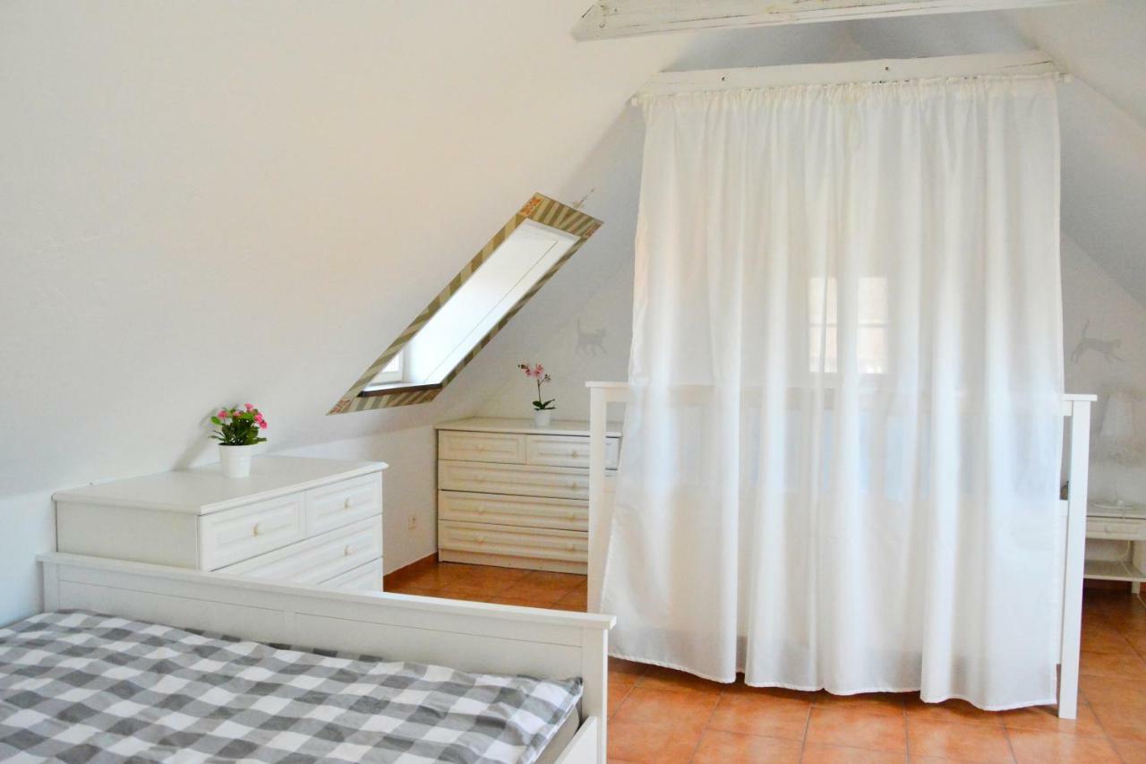 Habansky Dum Hotell Dolni Vestonice Exteriör bild